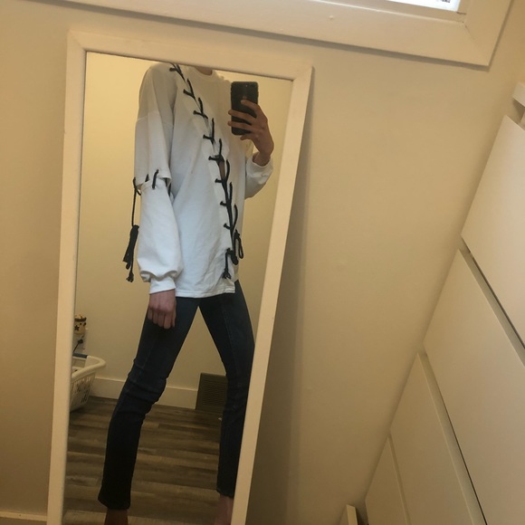 Edgy laced up crew neck - Picture 2 of 2